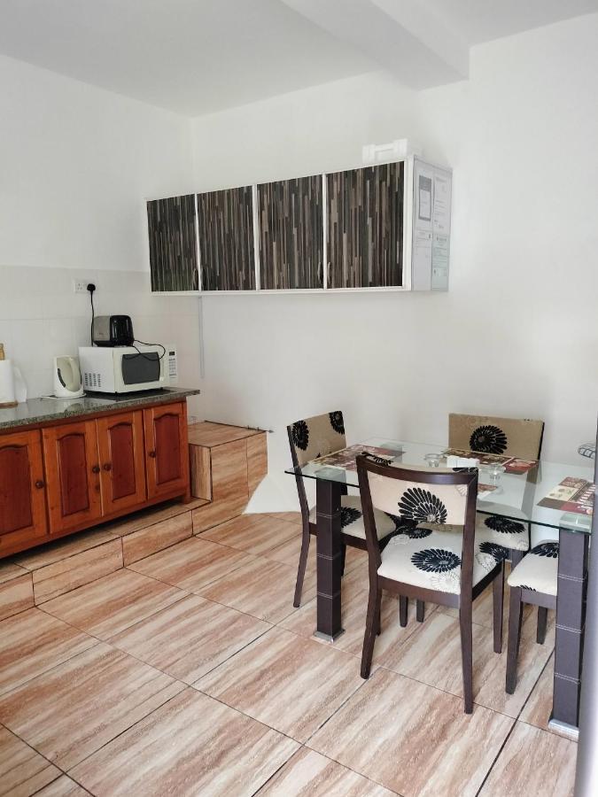 Loversnest Self Catering Anse aux Pins Buitenkant foto