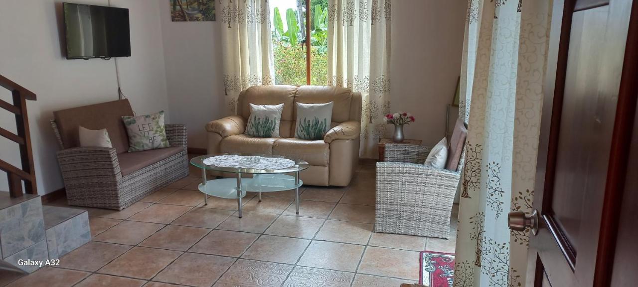 Loversnest Self Catering Anse aux Pins Buitenkant foto